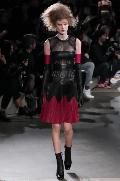 Look 17